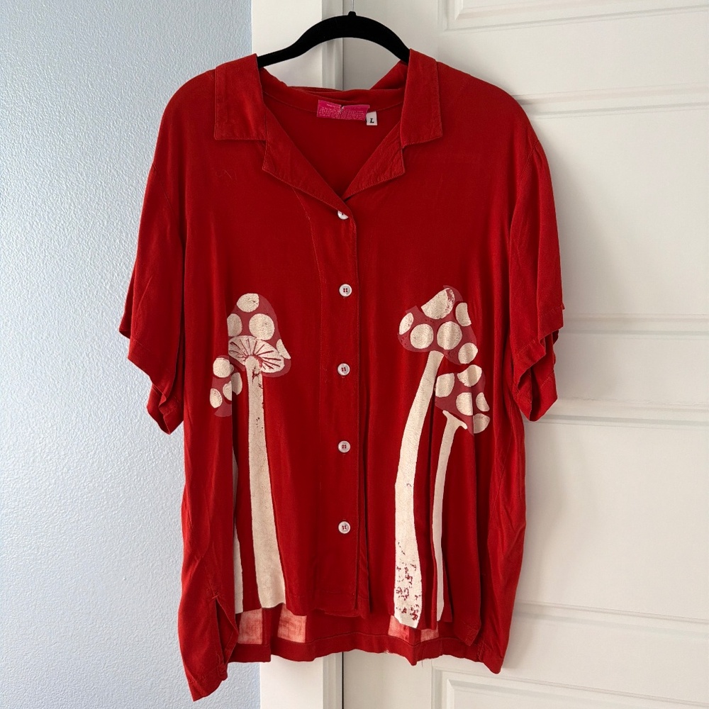 Mushroom button up